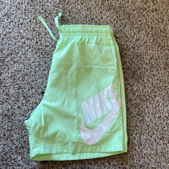 Mens Nike shorts. Medium. Standard fit - Picture 6 of 6